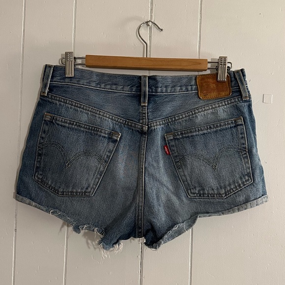 Levi’s 501 Jean shorts - Picture 3 of 5